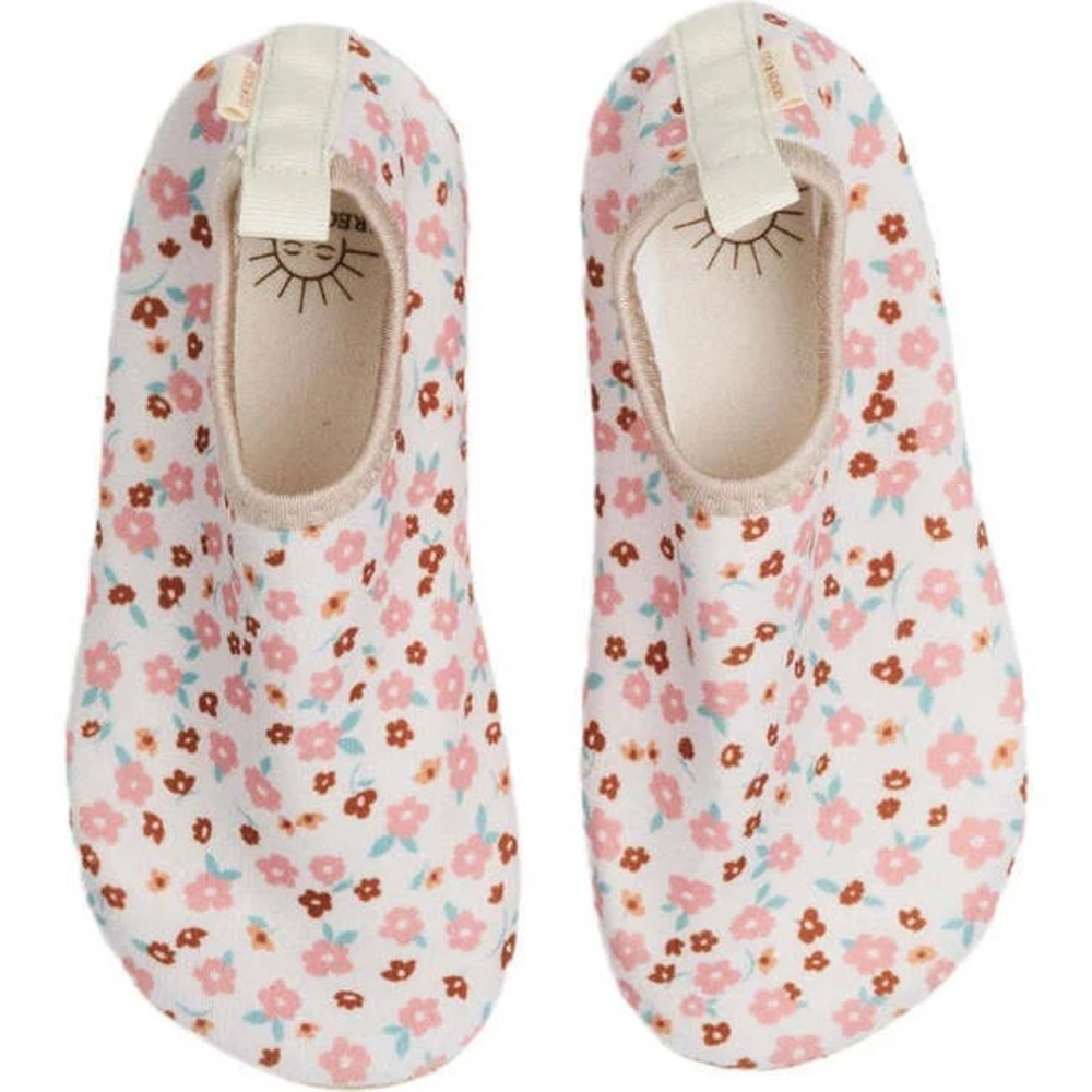 Floral Girl Shoes size shows13 but runs small one size